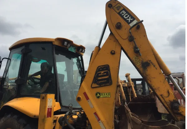 Экскаватор-погрузчик JCB 4x4 20 тонн