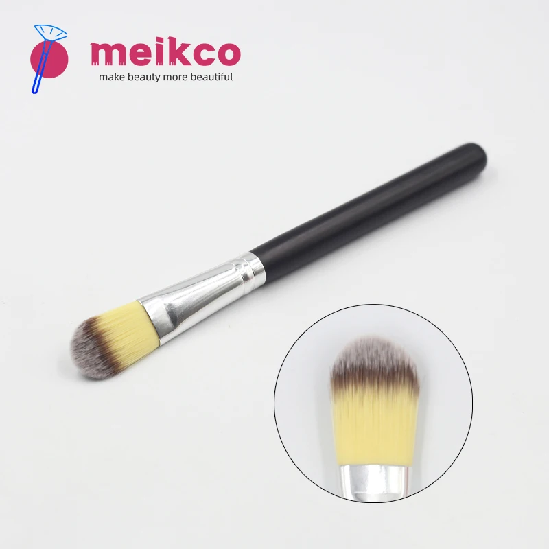 Makeup brush tongue-shaped flat head foundation brush does not eat powder traceless foundation liquid beauty makeup tool