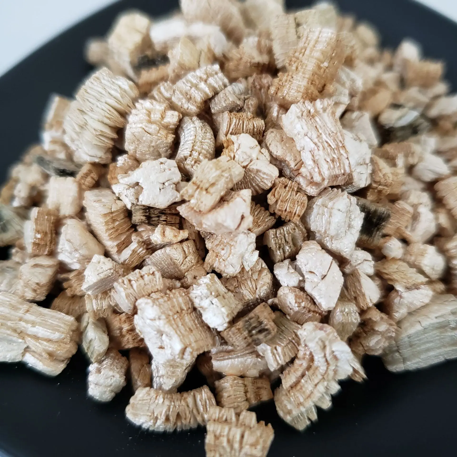 High Quality Manufacturer Gold Ore Vermiculite Agriculture Expanded Vermiculite