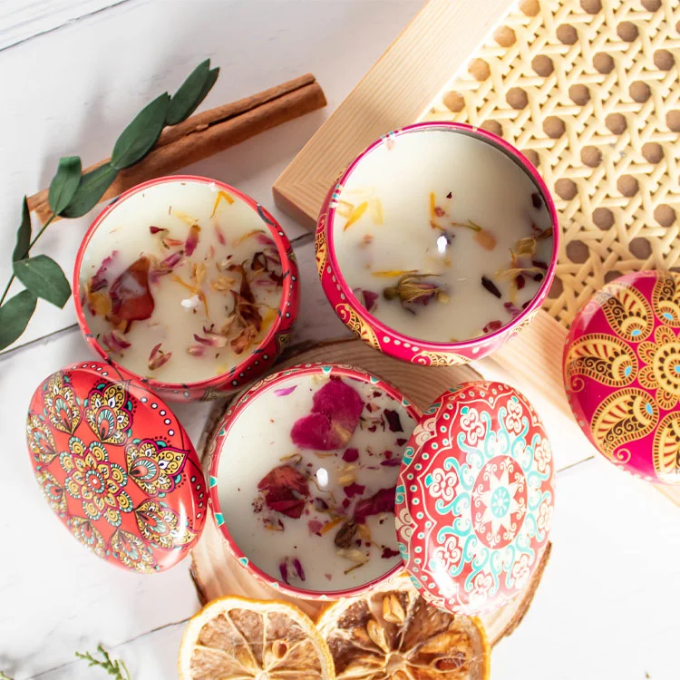 Home Decoration Soy Wax Cute Candles In Tin Jar With Aromatherapy And Dried Flowers Scented Candle