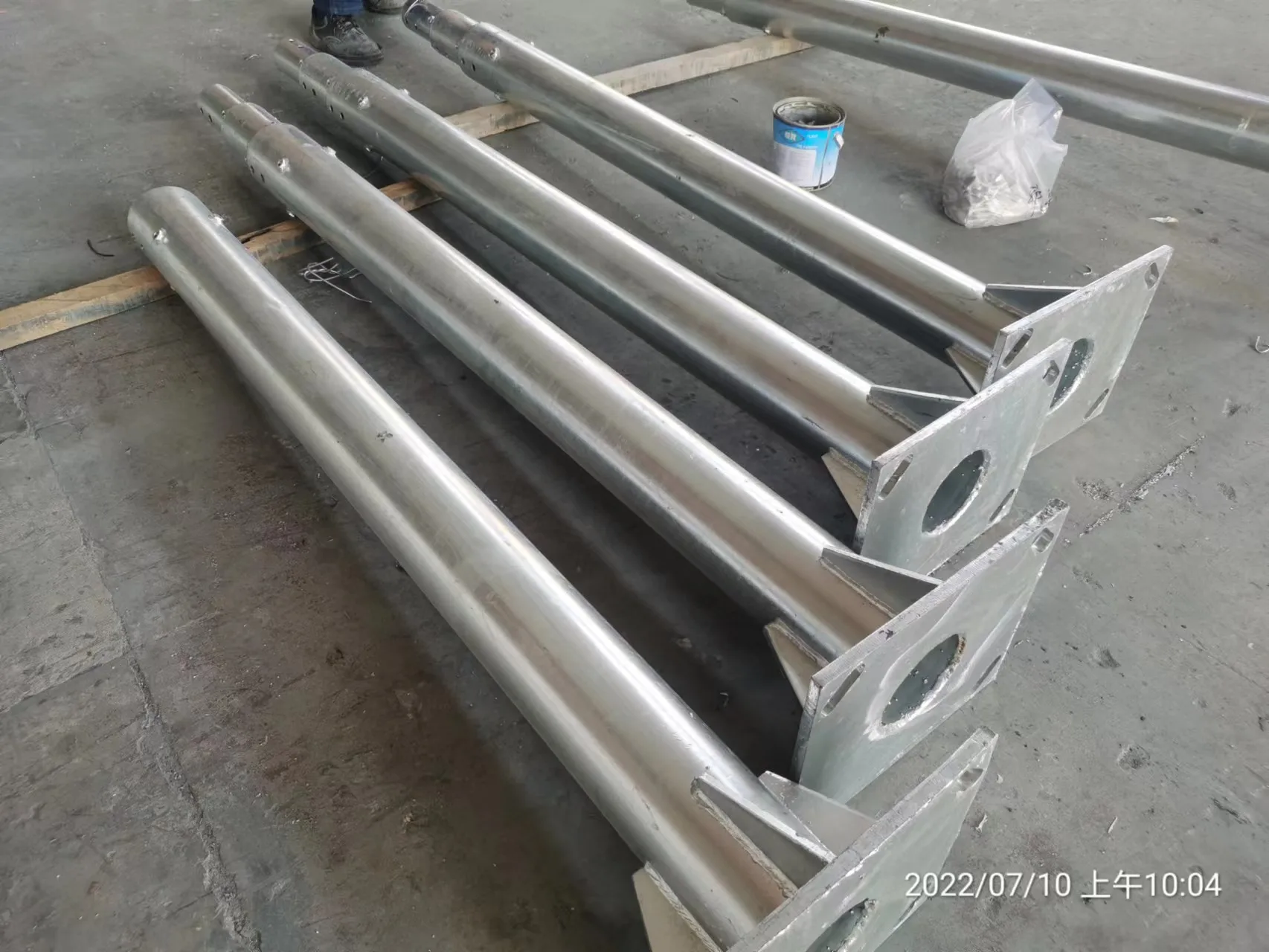 Street light pole high mast foldable tilt foldedd regular size wire door  pole top seal cap pole top and bottom with pack