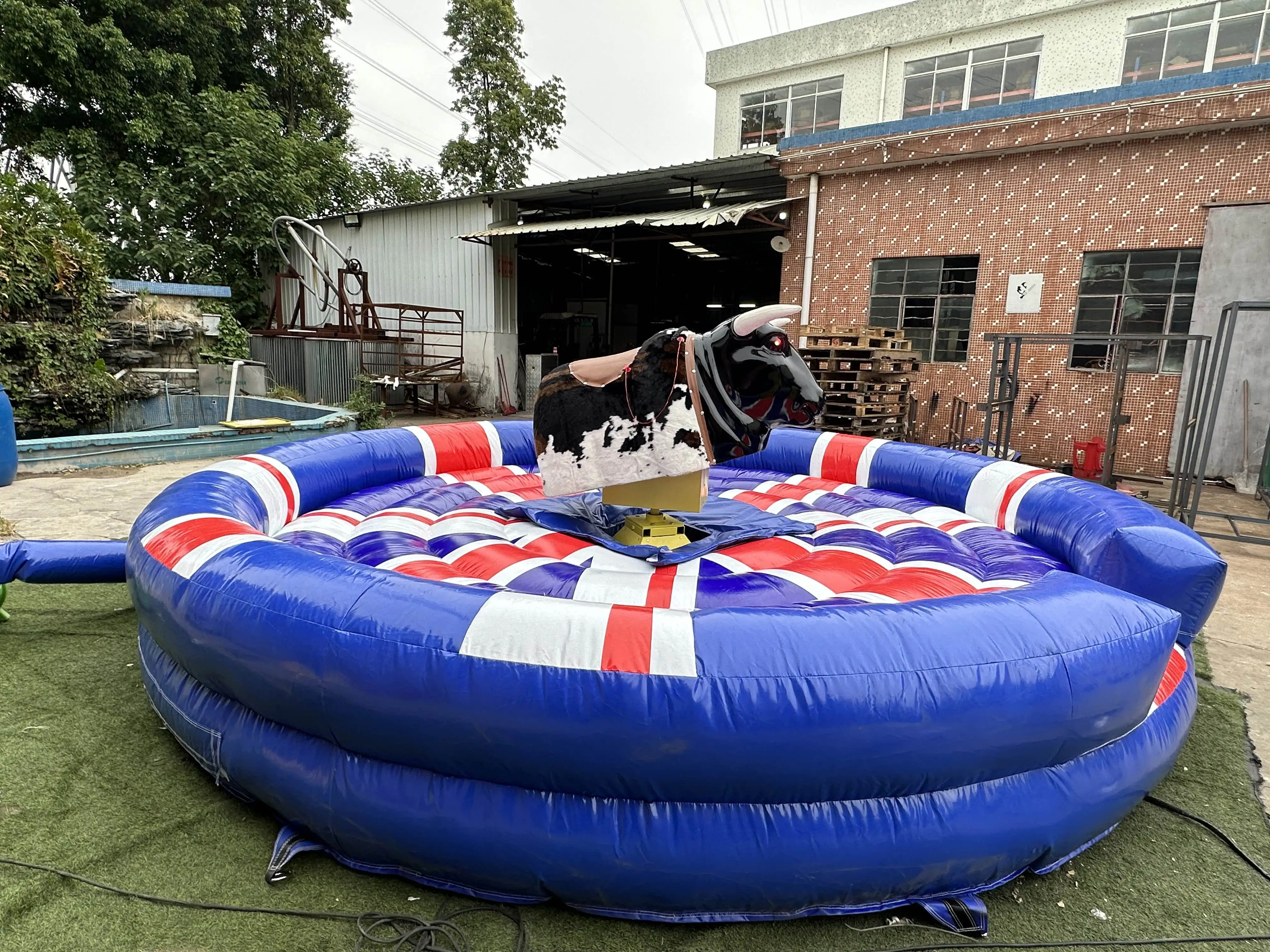Hot Sale Outdoor Inflatable Rodeo Mechanical Bull Bullfighting Machine Rodeo Bull