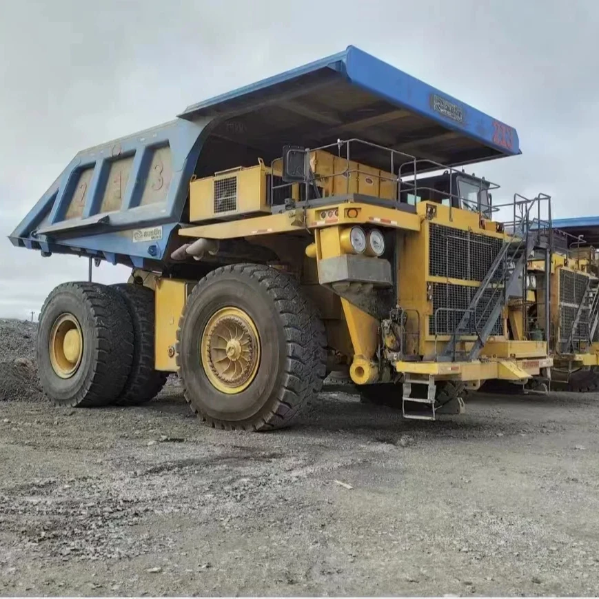 2013 Подержанный карьерный самосвал Komatsu 830E-1AC внедорожные карьерные самосвалы грузоподъемность 221 т и 147 куб. М
