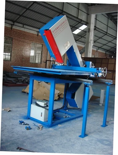 Машина для угловой резки пены