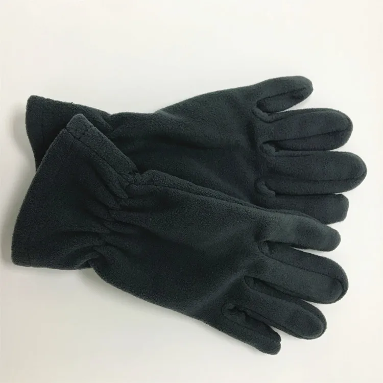 Оптовая продажа, черные изолированные Зимние флисовые перчатки унисекс с логотипом на заказ, сенсорный экран для мужчин и женщин.