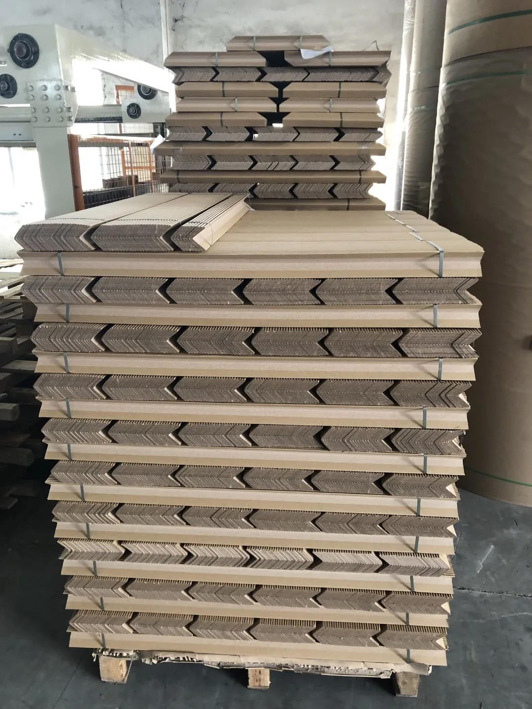 Logistics express packing ceramic tile board, brick carton furniture corner protection manufacturer customization