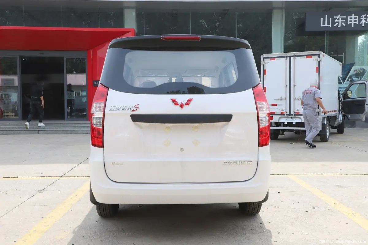 Базовая модель автофургона Saic Wuling Hongguang S 76 л.с. 5/7/8 бензиновый автомобиль 1 2 л недорогой фургон сделано в Китае
