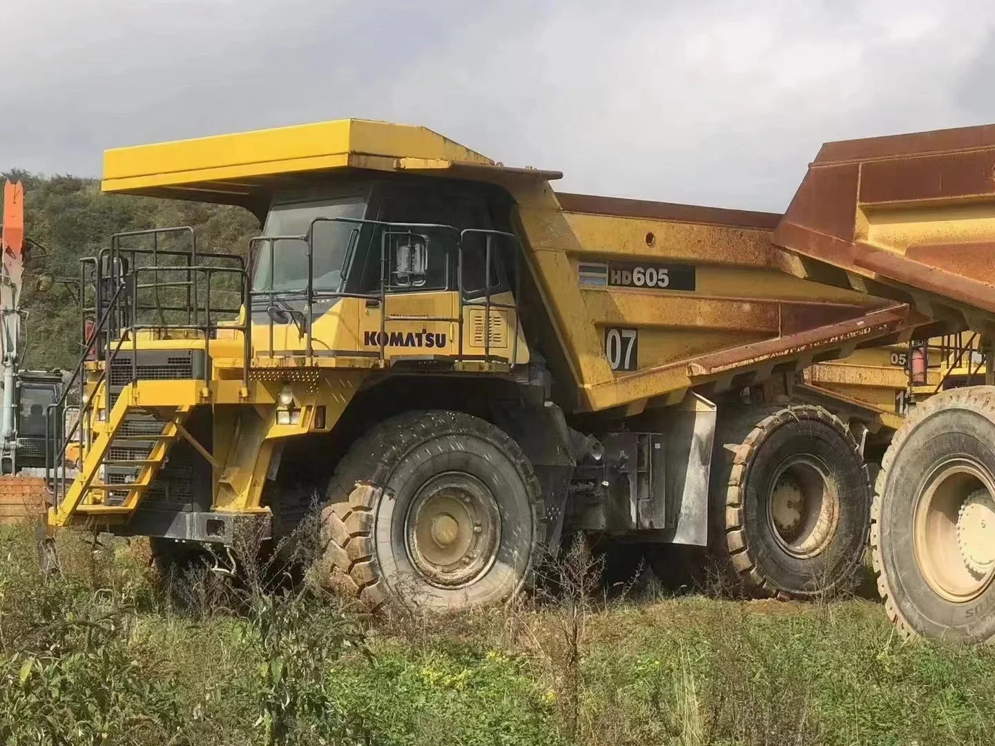 Famous brand used Komatsu 605 Mining dump truck good condition cheap price on sale machine shop in dubai online