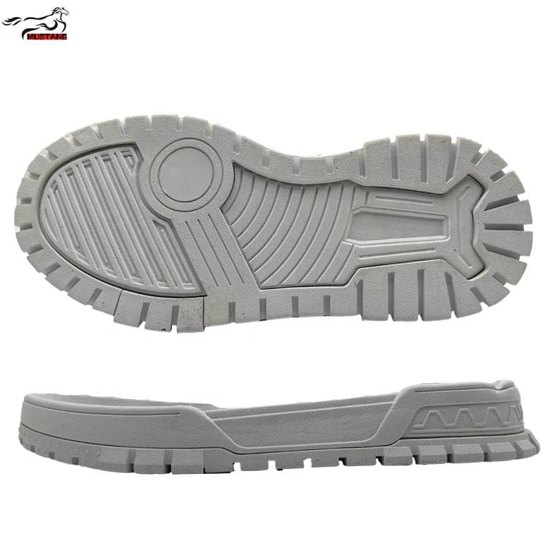 Мужские кроссовки на плоской подошве