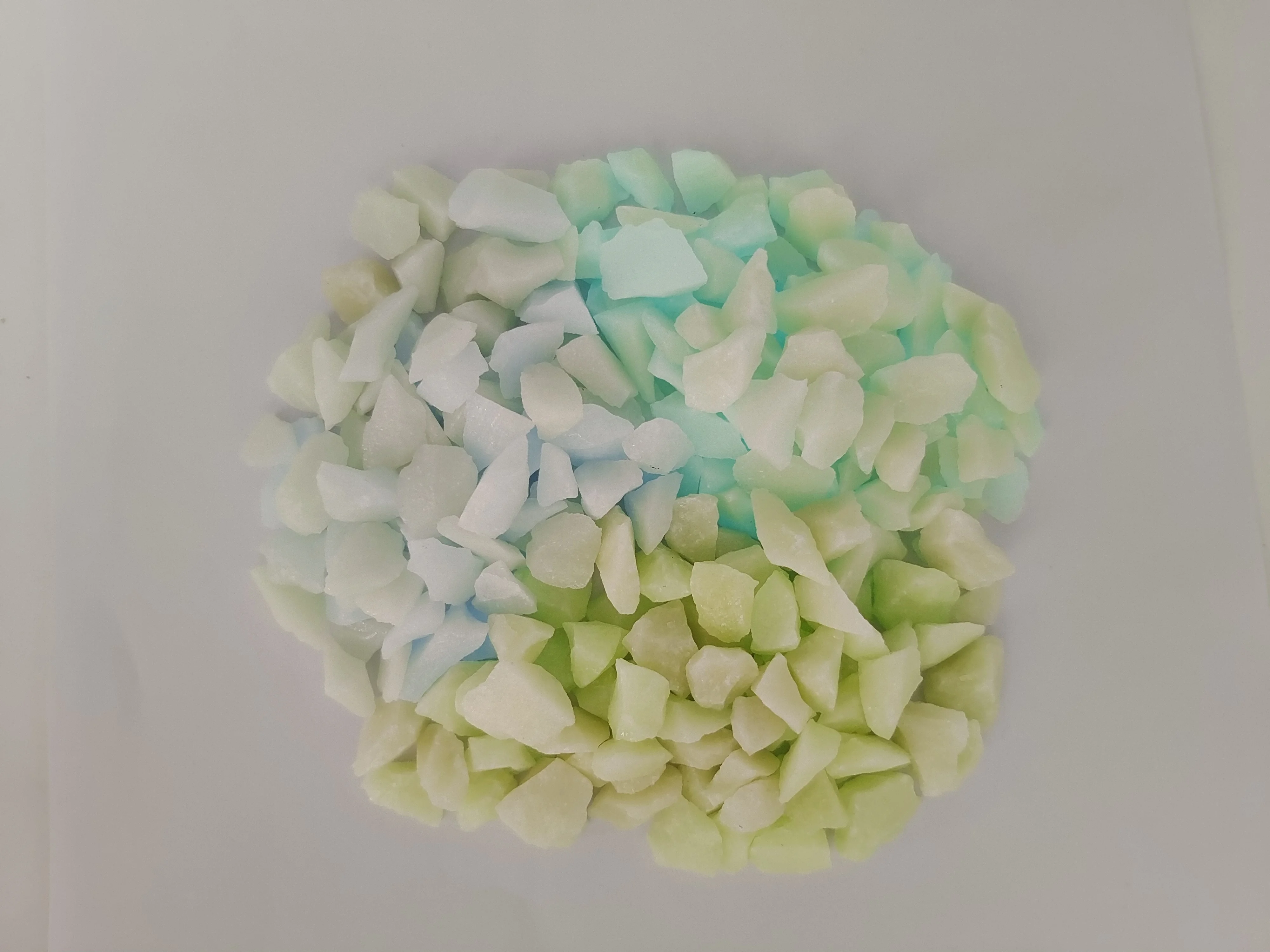 Hot seller-colorful  wonderful resin glow stones for gardening decoration artificial landscape of the aquarium luminous stones