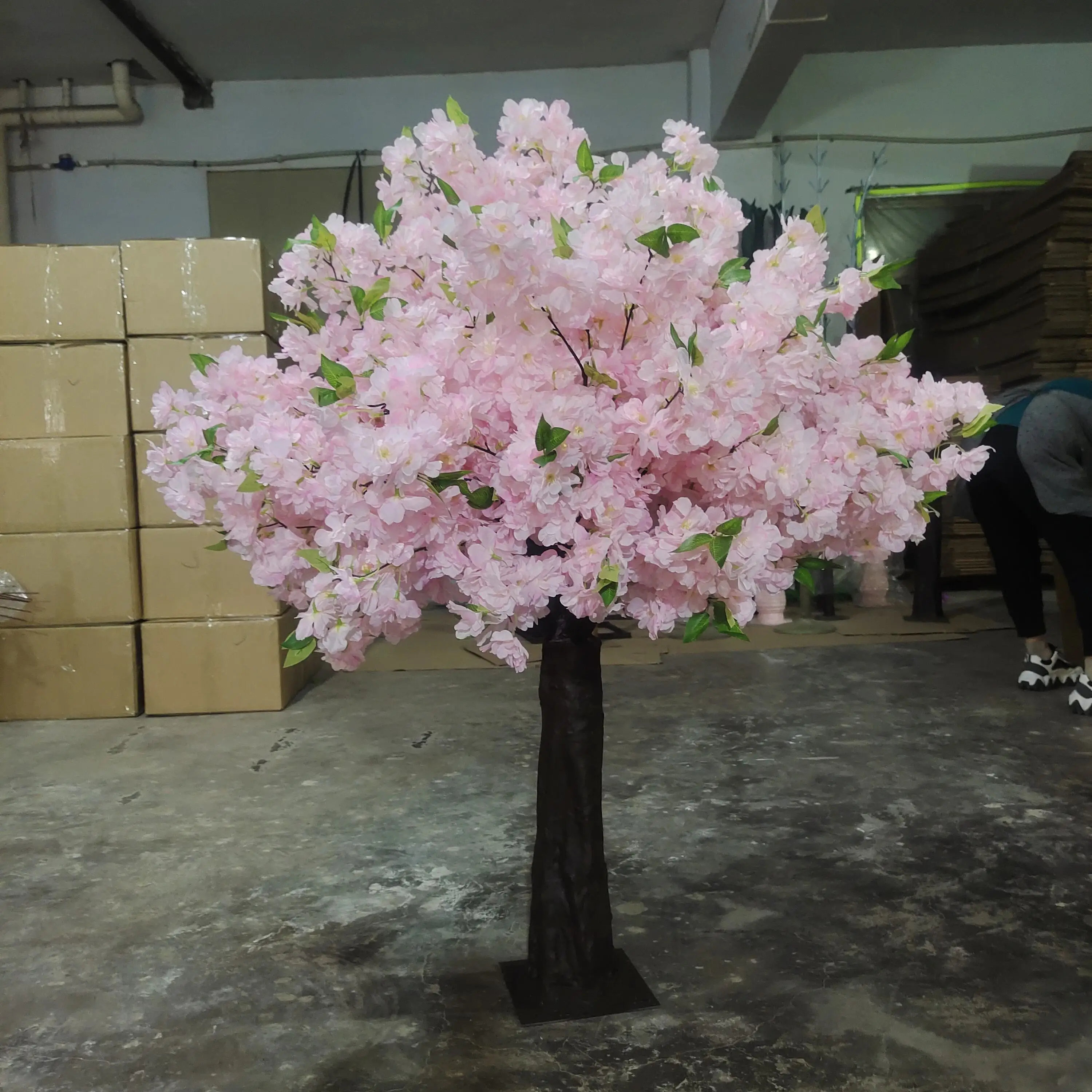 Wholesale Restaurant Outdoor Wedding Party Sakura Plant Tree Large Artificial Fiberglass Fake Cherry Blossom Tree For Decor