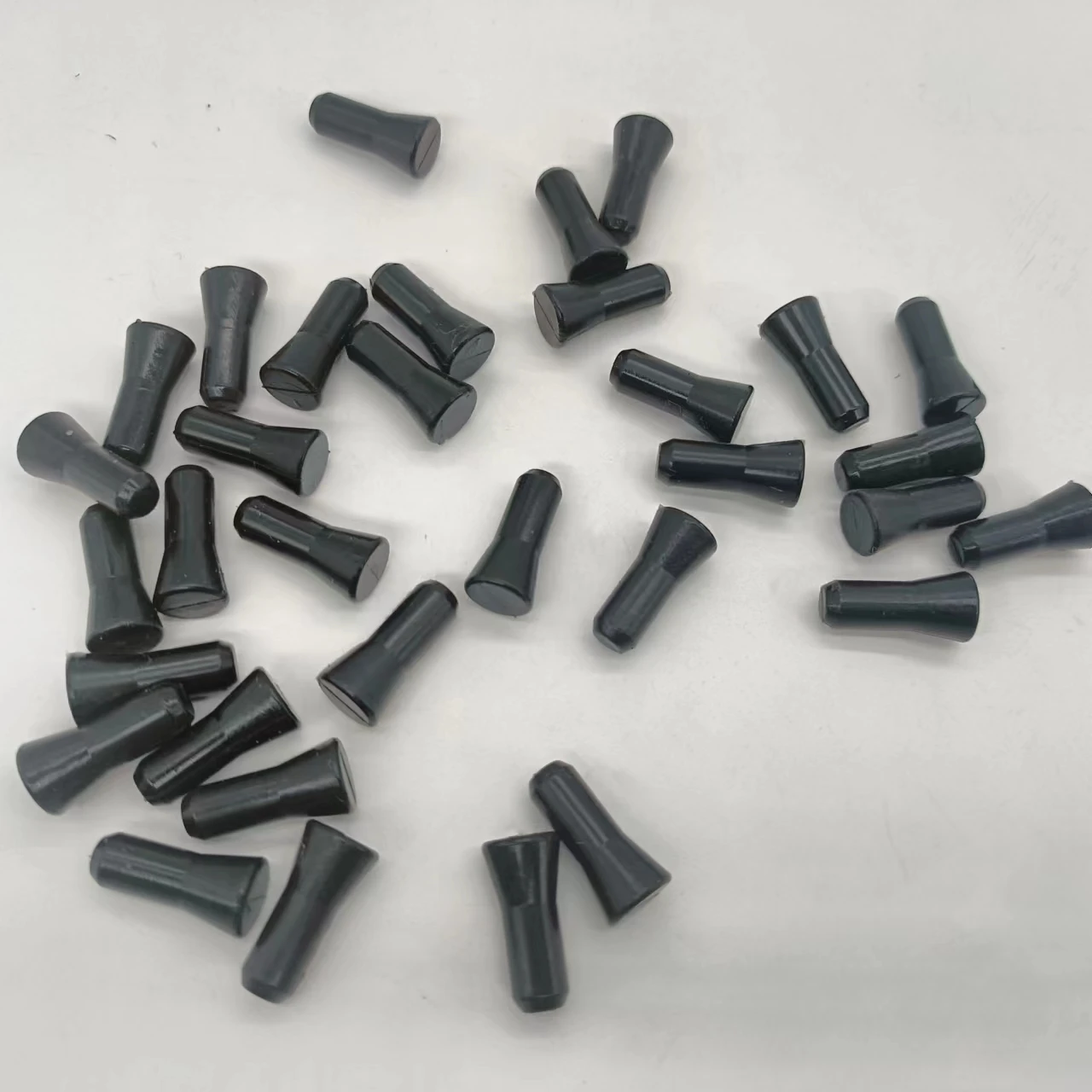 Rubber plugs, rubber products, rubber protective plugs