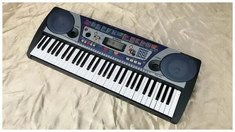 YAMAHAS PSR260 portable music organ POWER Keyboards 61Key big sound E piano refurbished
