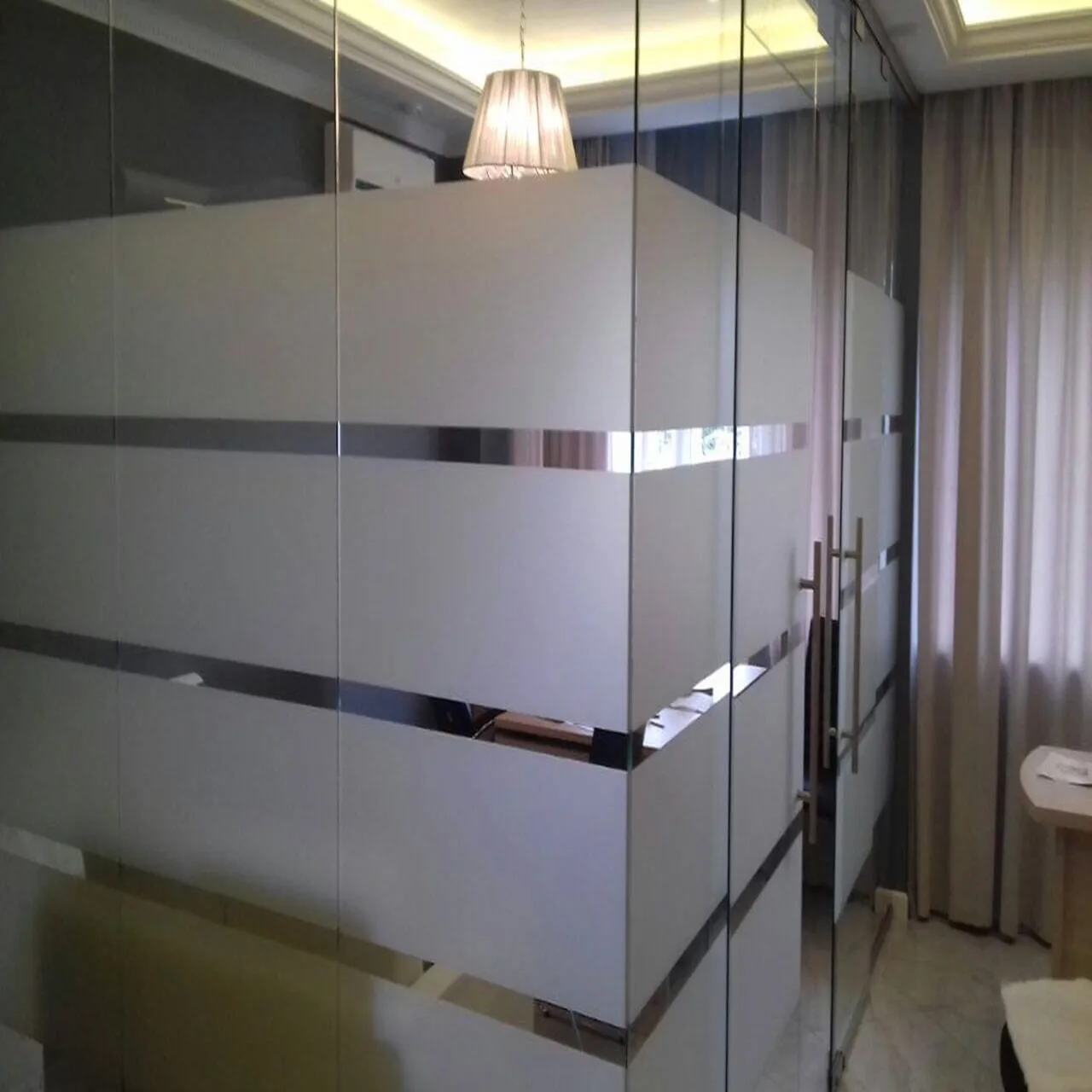 CE certified 3-6mm customize size polished edged toughened tinted frosted glass  forbathtub shower