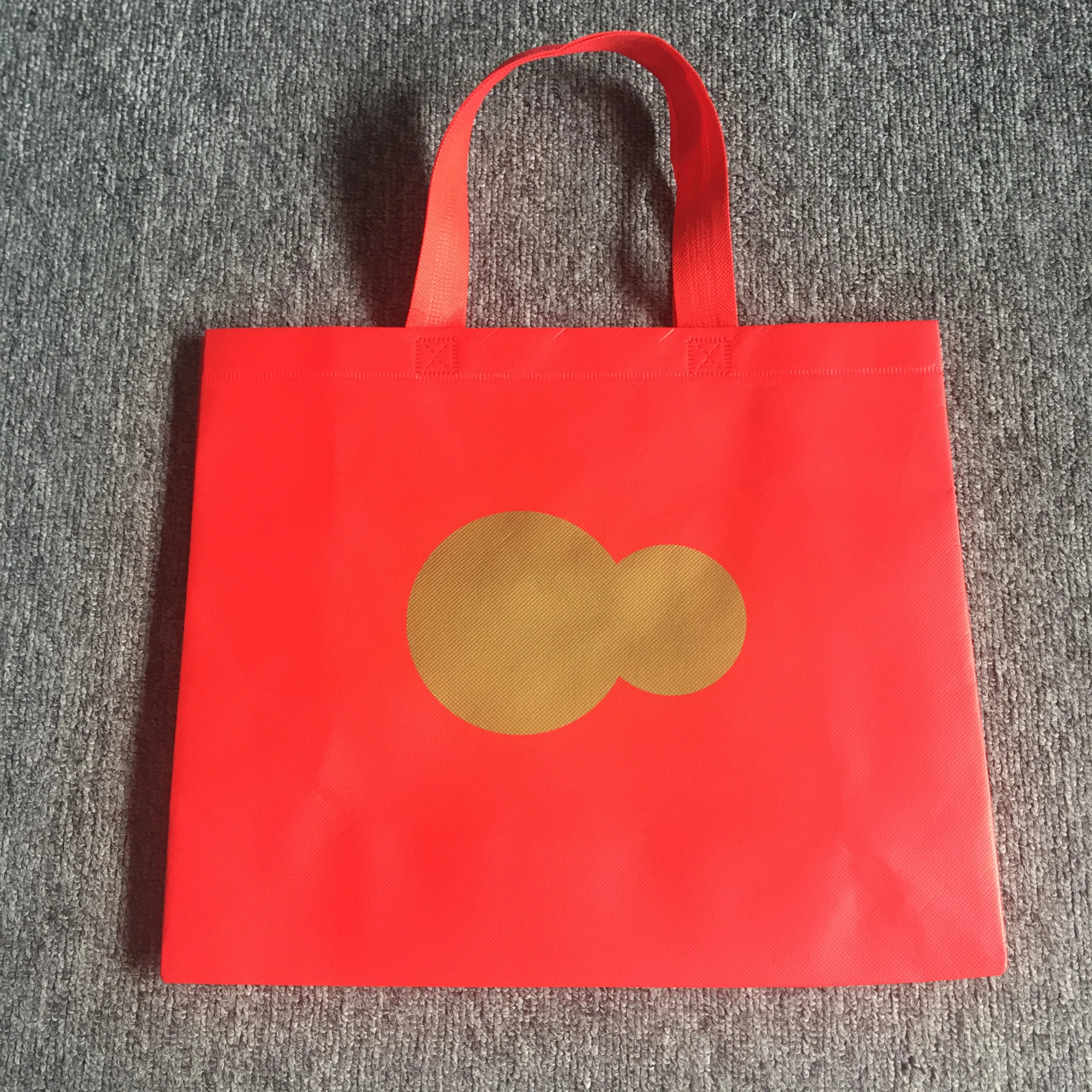 
Plastic film waterproof non-woven fabric three-dimensional shopping bag, support custom printing logo, reusable clothing bag 