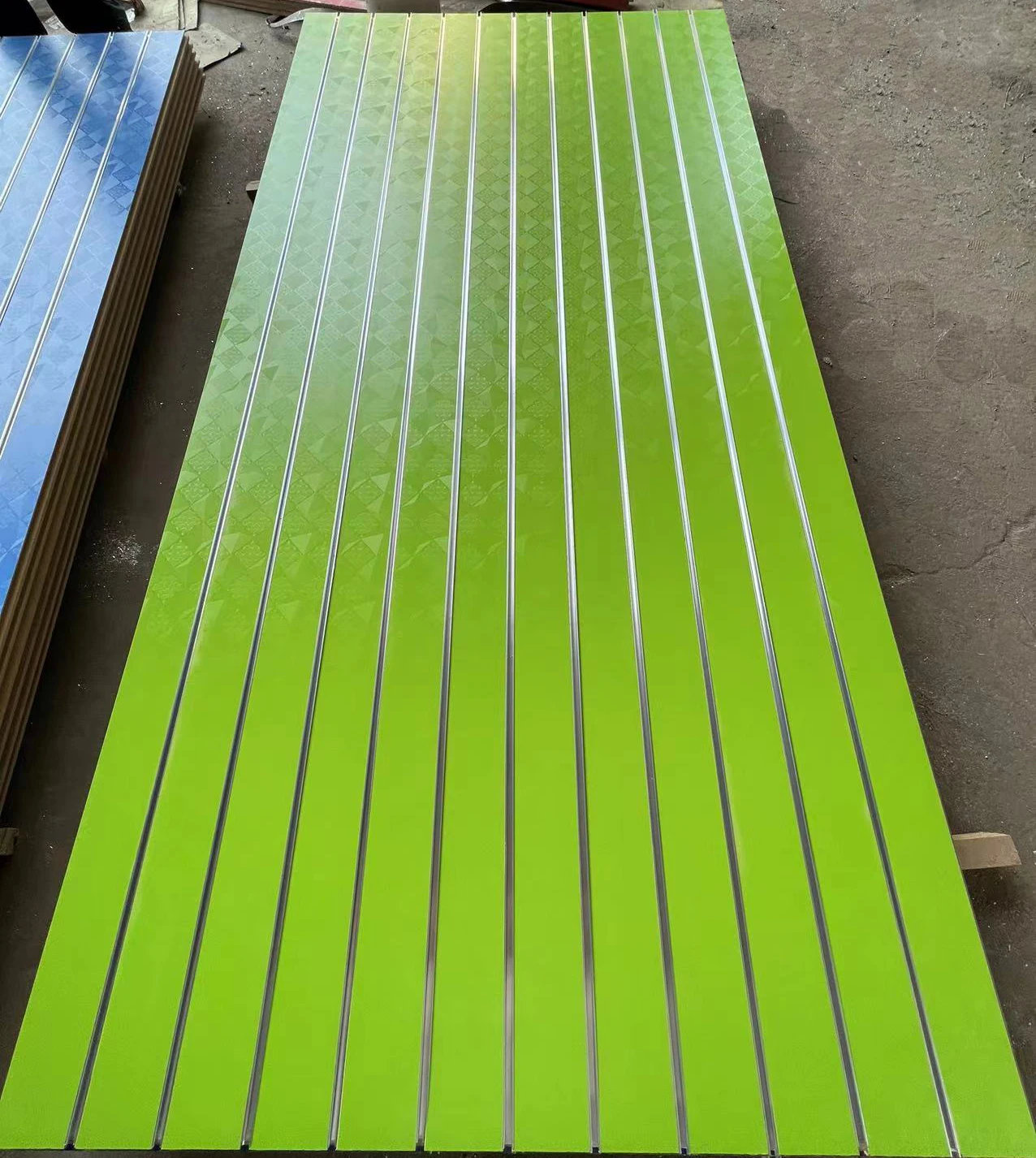 Wholesale 1220*2440 18mm low MOQ mdf slotwall panel  board with grooves used in supermarket