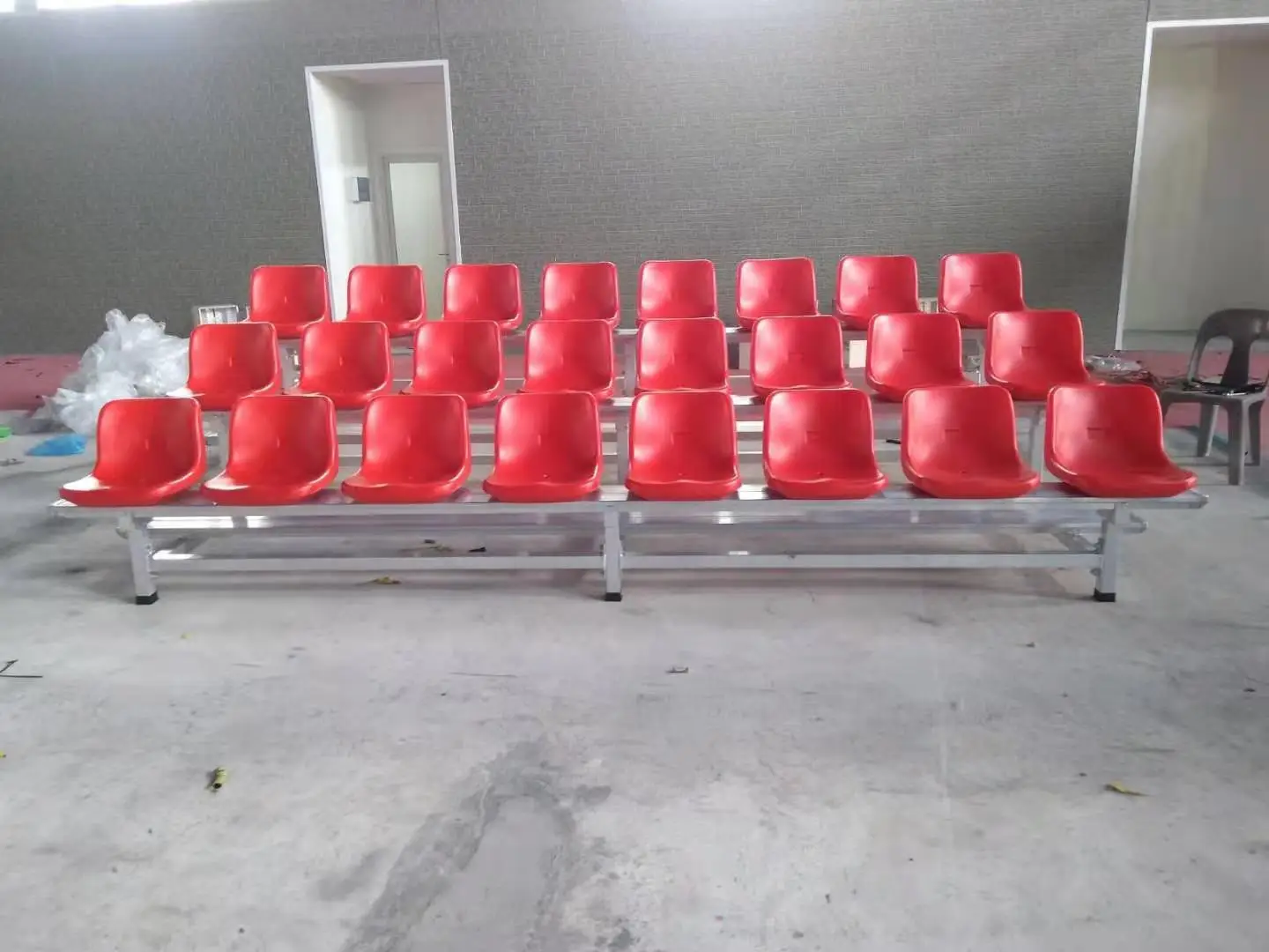 Indoor Gym Bleacher Outdoor Mobile Aluminum Bleacher with Plastic Chair