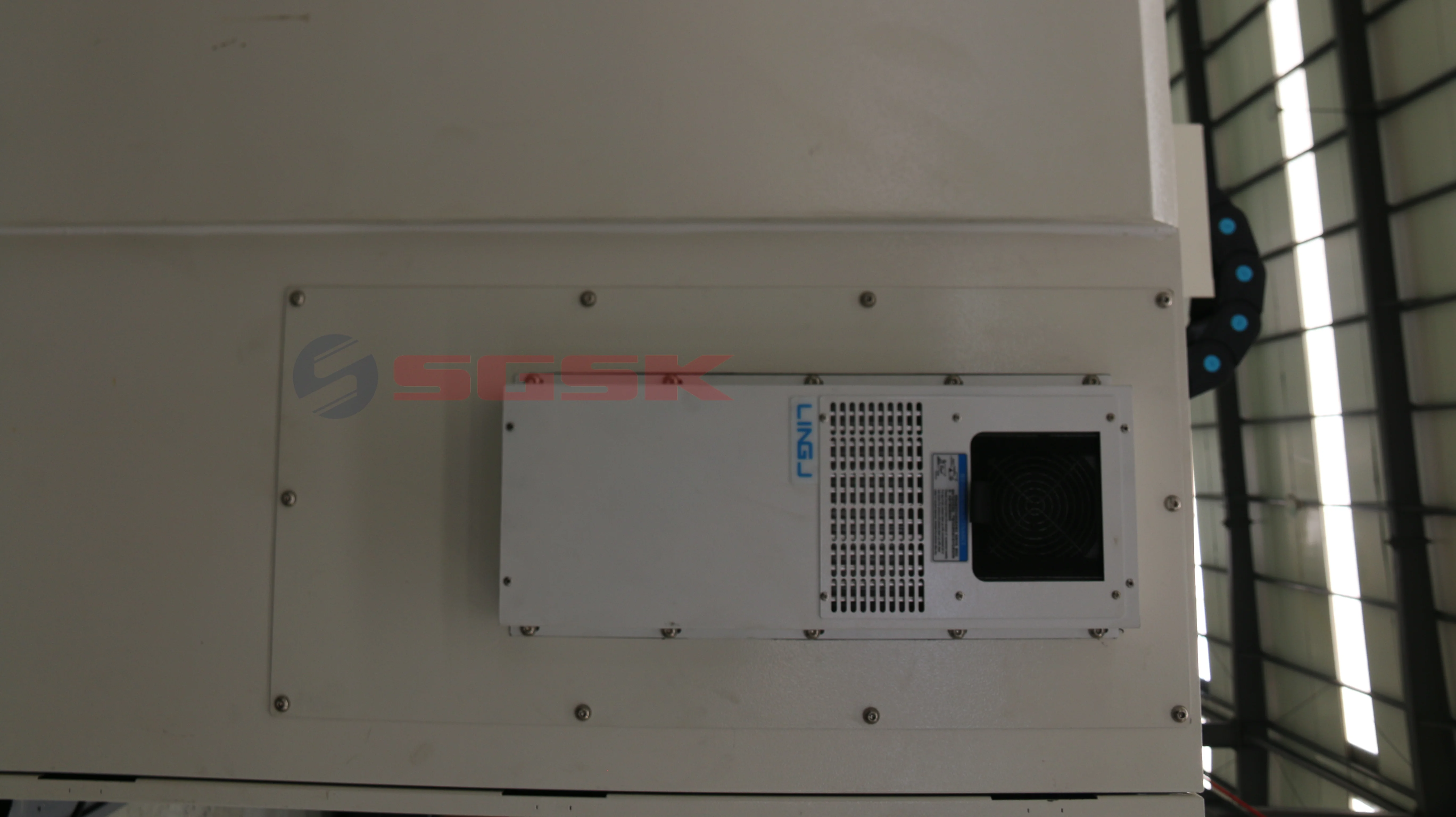 KND Siemens FANUC cnc vertical milling machine VMC650 mini cnc milling machine