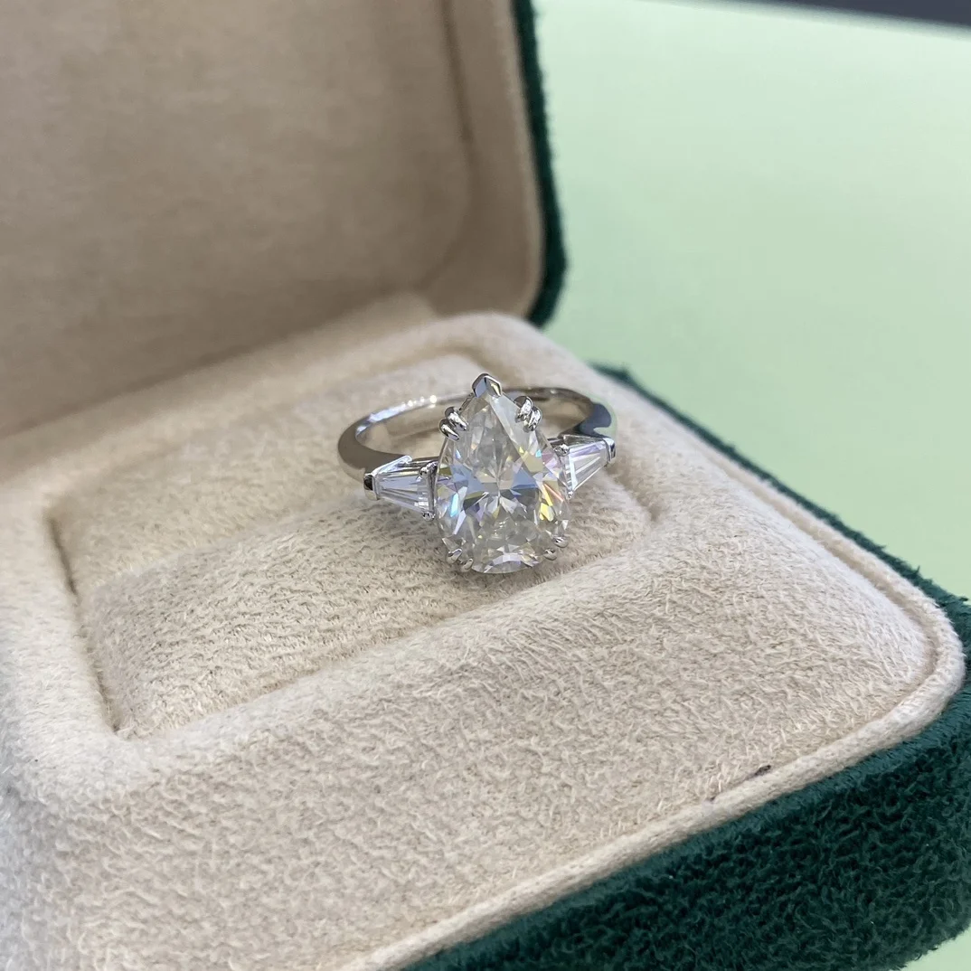 Three Stone Ring Pear Cut Moissanite Classic Style 18K Gold Ring High Quality 5 claw Fine Jewelry Rings