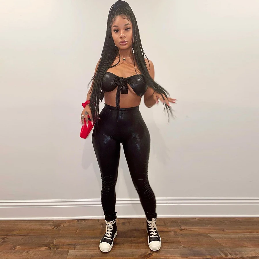 Женский комплект из двух предметов: кроп-топ с открытой спиной и брюки