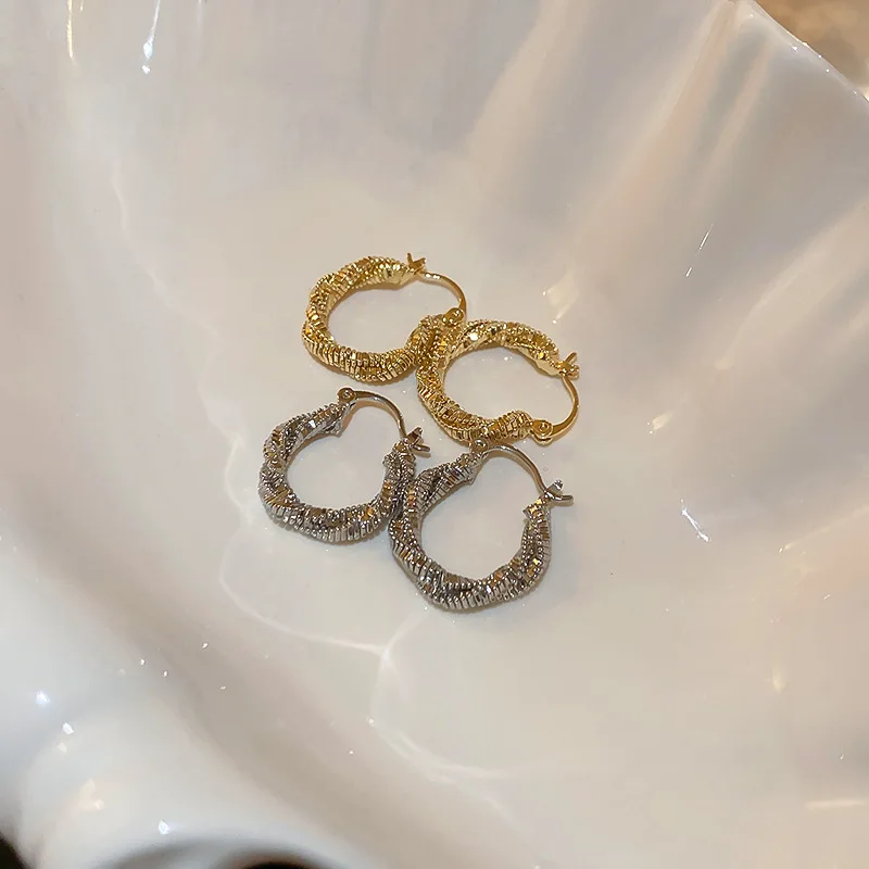 2023 New Style Copper Earrings for Women Chain Twisted Earrings Metal Fashion Earrings