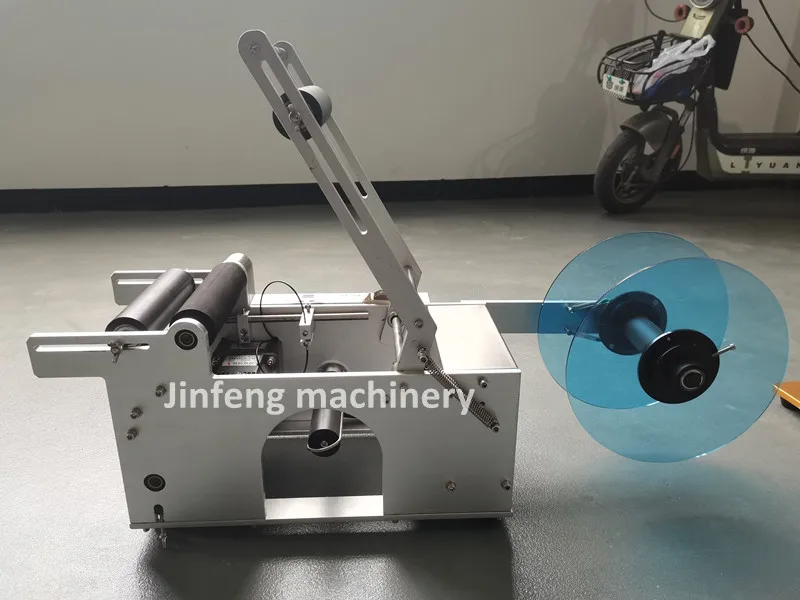 Semi automatic manual small round can water bottle labeling machine