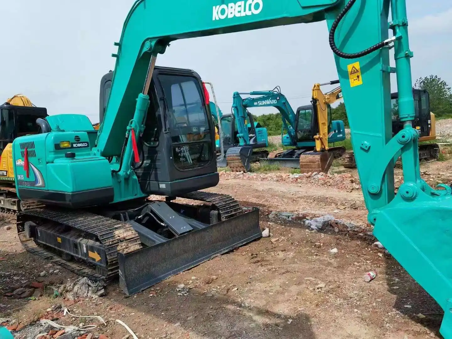 Землеройная техника kobelco sk75 экскаватор б/у для продажи низкая цена хорошее состояние