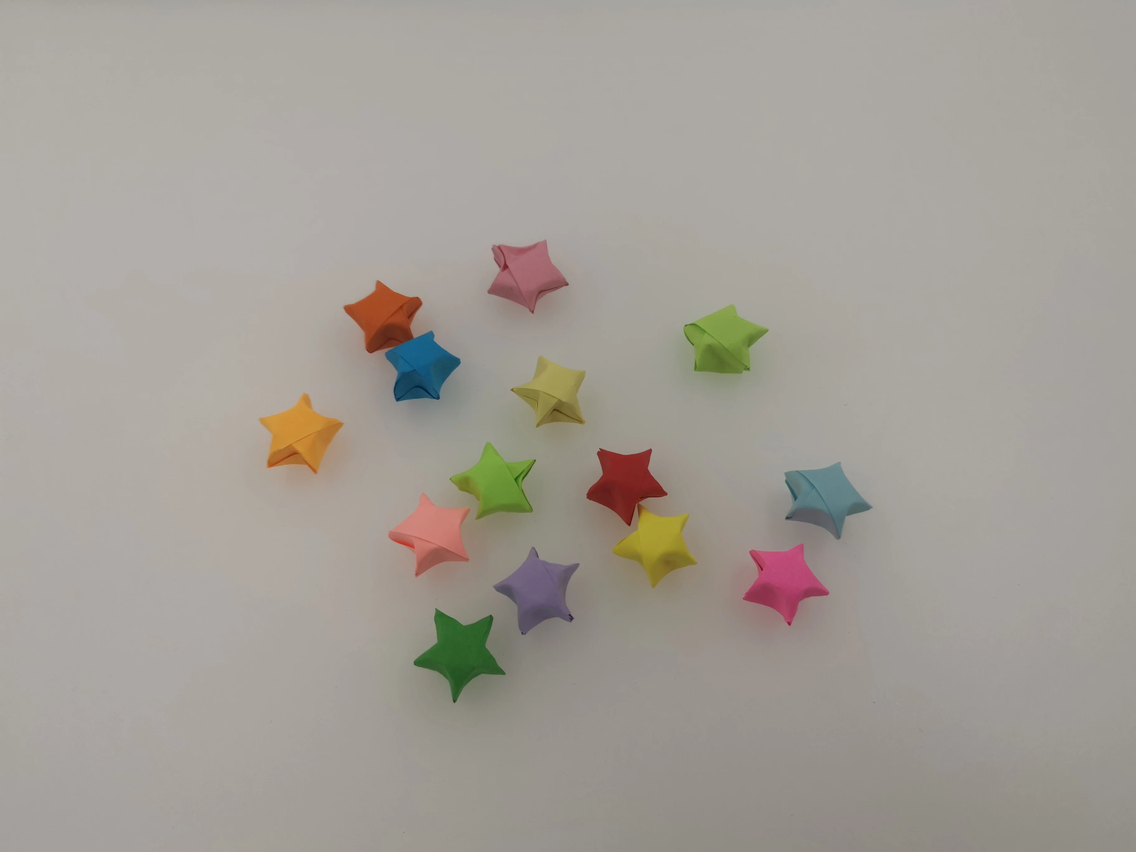 
Factory Price Multi-color customized size paper stars used for DIY products 