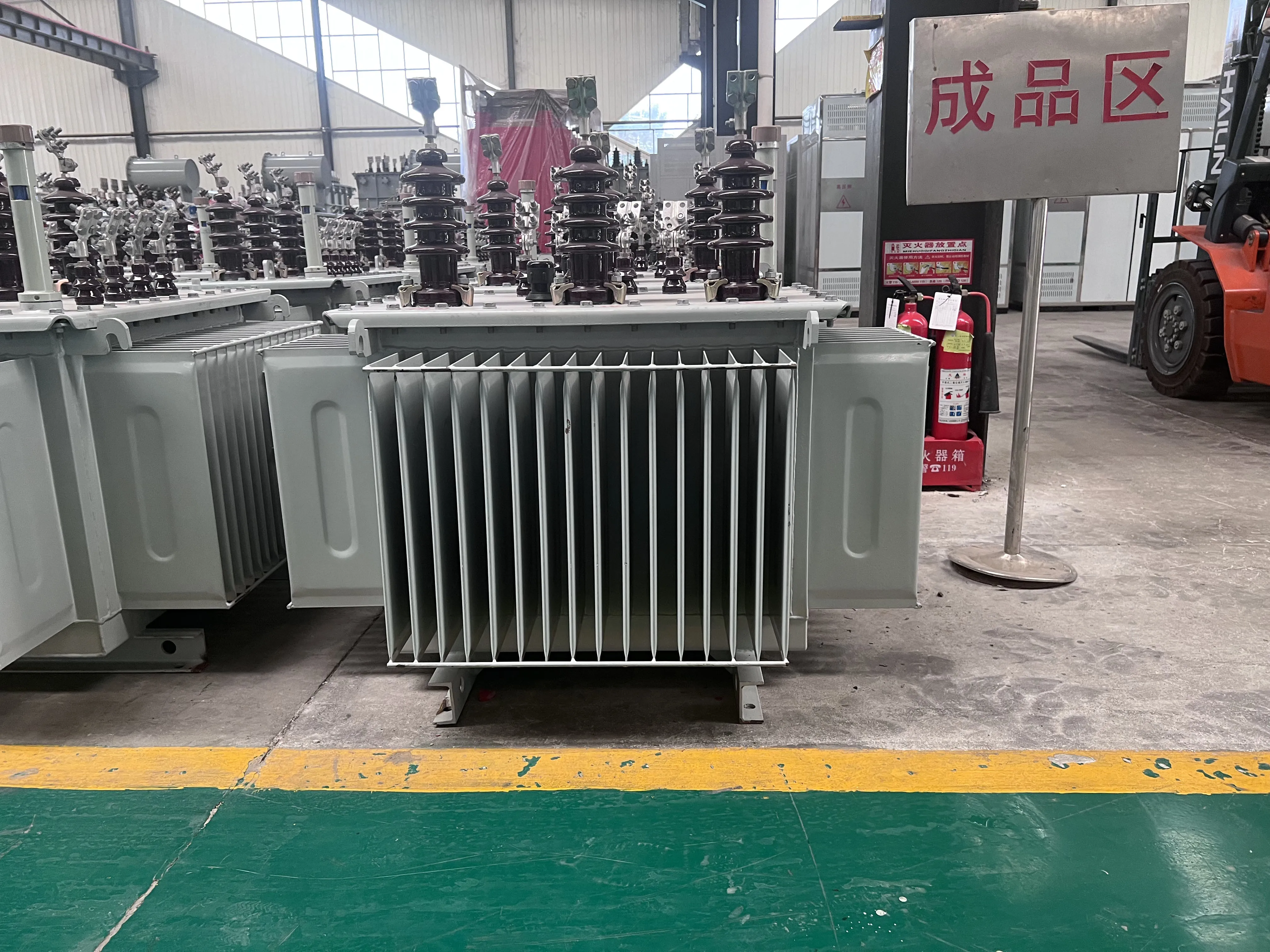 250KVA Power distribution transformer customised three-phase oil-immersed transformer manufacturers supply all-copper transf