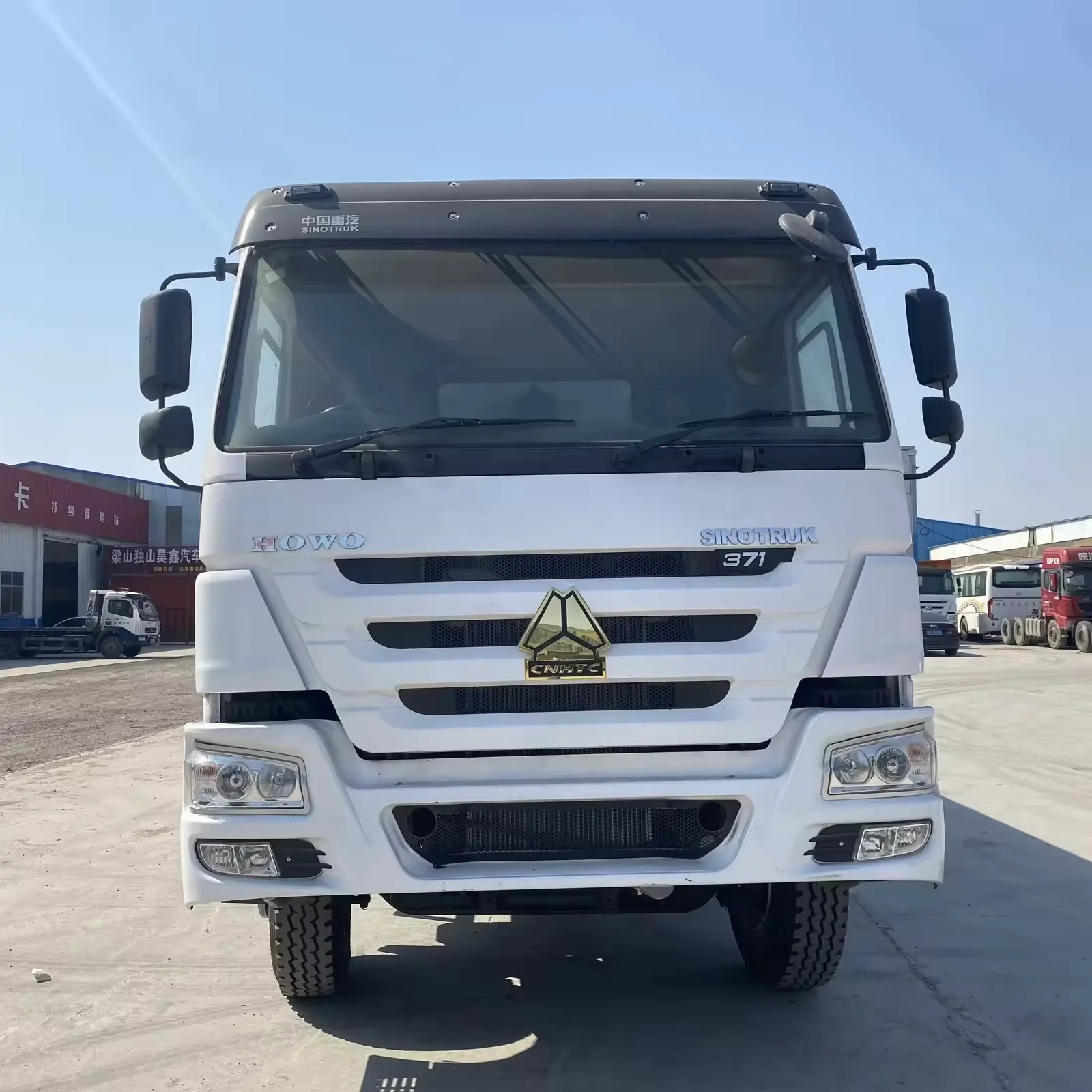 Белый самосвал SINOTRUK HOWO с правым рулем 6*4 высокопроизводительный Подержанный грузовик 371 л.с. грузоподъемность 50 тонн