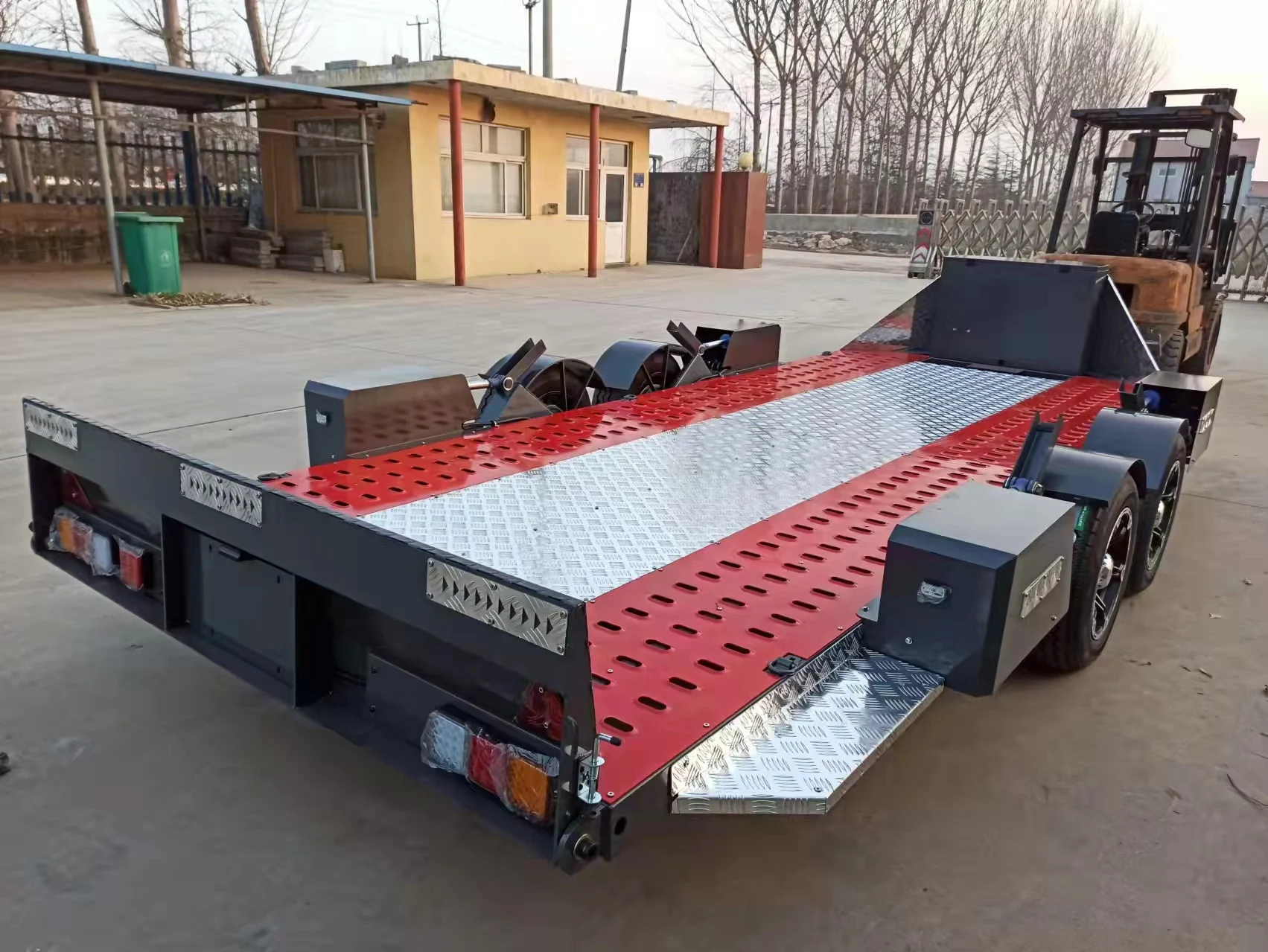 Car hydraulic 3 tonne trailer low bed tilt trailer tandem car trailer with 12000 lbs winch