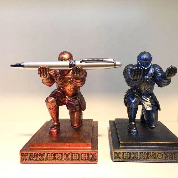 Soldier Wields Kneeling Knight Pen Holder Armor Hero Kneeling Pencil Holder Bronze Statue Pen Barrel Stationery Supplies