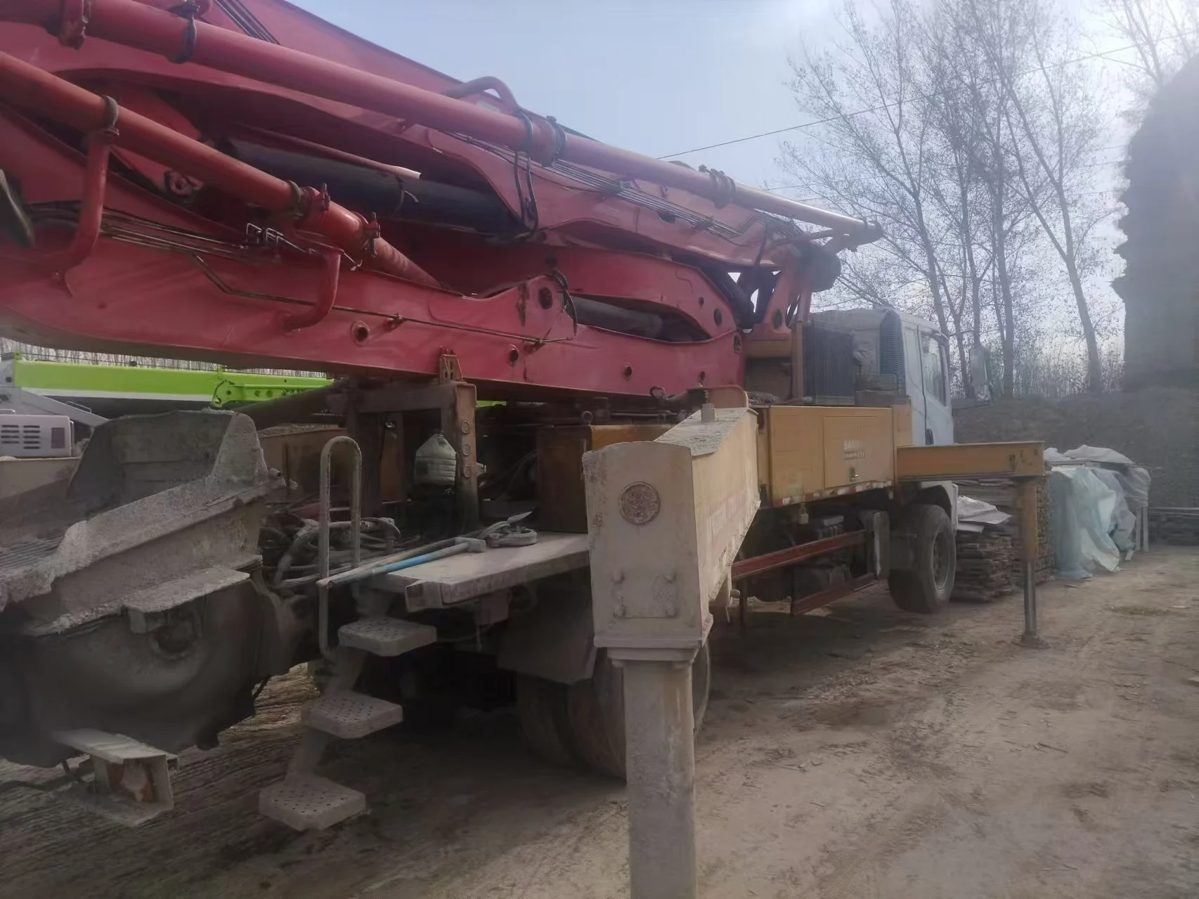 17 year Sany  37 meter second-hand concrete pump truck with maximum horizontal conveying distance of 33 meters