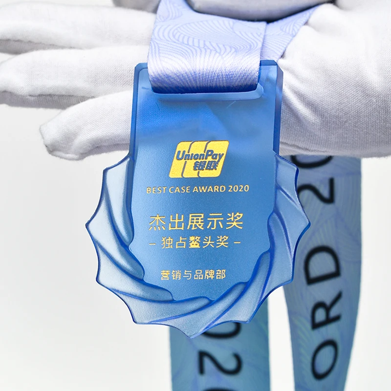 Cheap Customized 3d Laser Engraved Sports Award Plaques Crystal Glass Medals And Trophie For Sports Souvenir Gifts