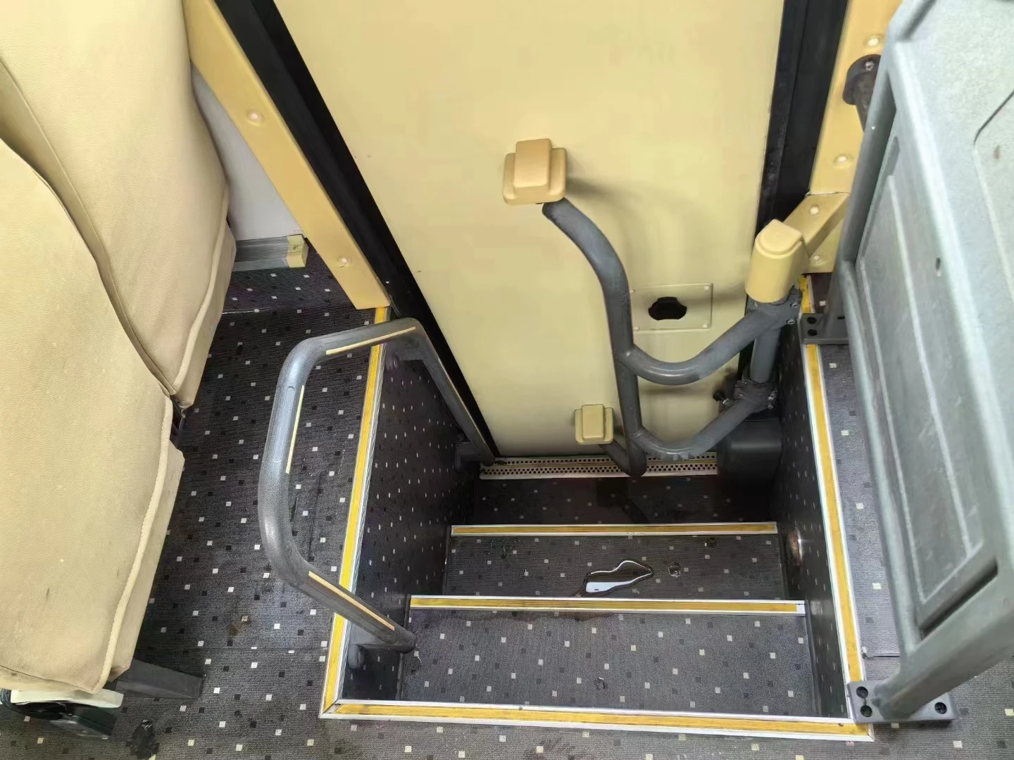 Cheap Price Used bus Passenger Coach Used Buses 65 Seats Buses for Africa
