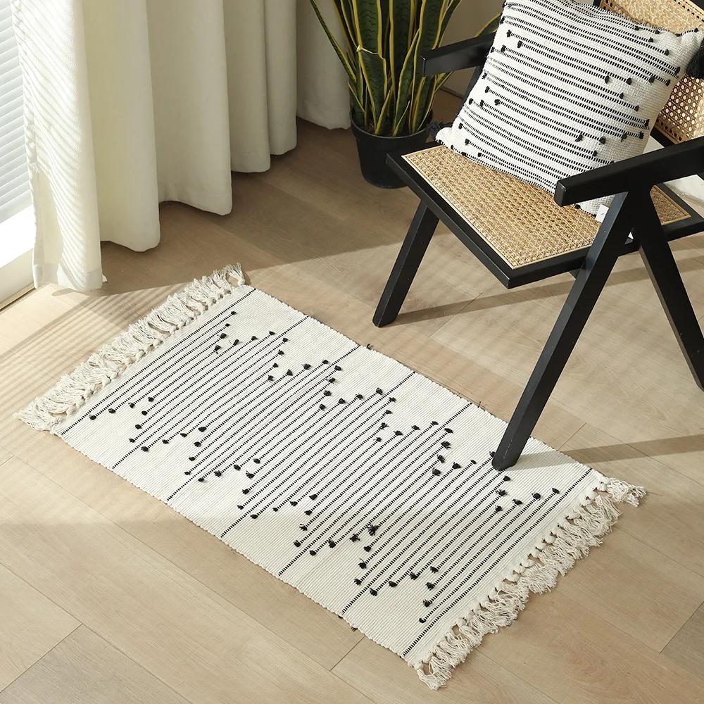 Hot Selling Handmade Woven Bohemia Floor Mat Decorative Padding Tassels Area Rugs For Bedroom