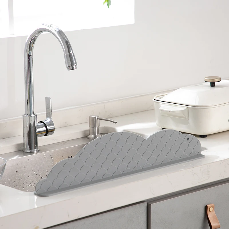 Hot Selling Grizzly Bear Cloud Silicone Sink Splash Guard with Suction Cup for Kitchen Bathroom Countertop Washing Baffle Board