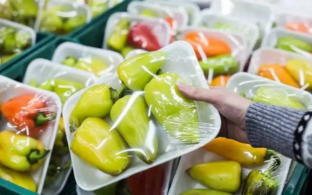 Wholesale cling film prevent odor transfer pvc cling film wrapper 13 micron 14 micron for food food grade film cling wrap