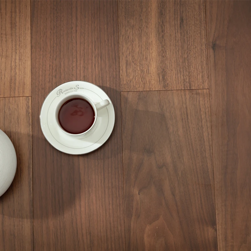 American Walnut E0 Grade Multi-Layer Engineered Wood Flooring 0.6/1.2mm Veneer Thickness for Indoor Use Engineered Flooring