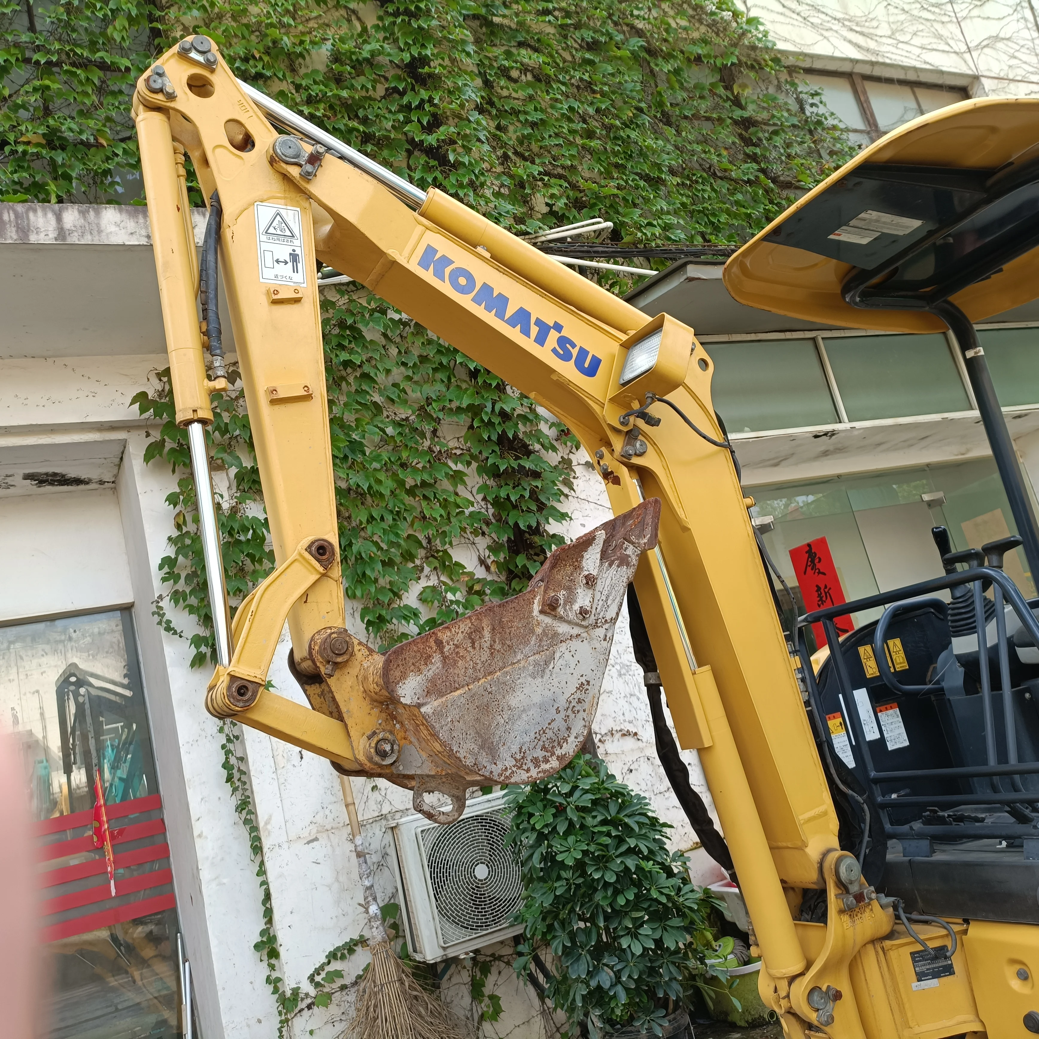 Used small mini hydraulic excavator Komatsu PC20MR-3 2T tracked excavator digger PC20 easy operation for narrow and small space