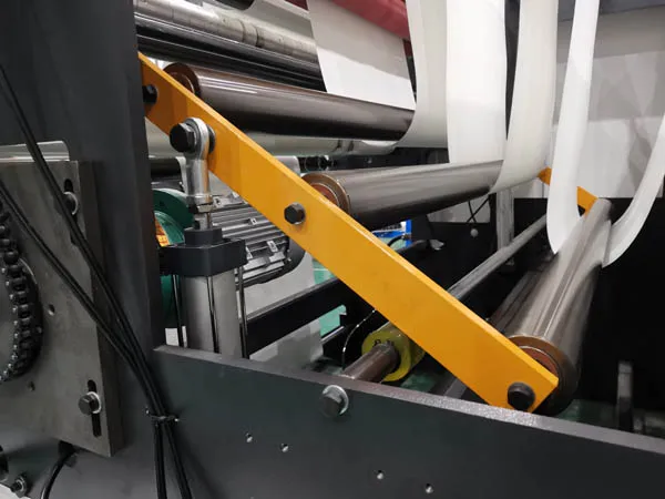 Paper/Adhesive Sticker/Non Woven Fabric Roll To Sheets Cutting Machine With Pallet Stacking Functions