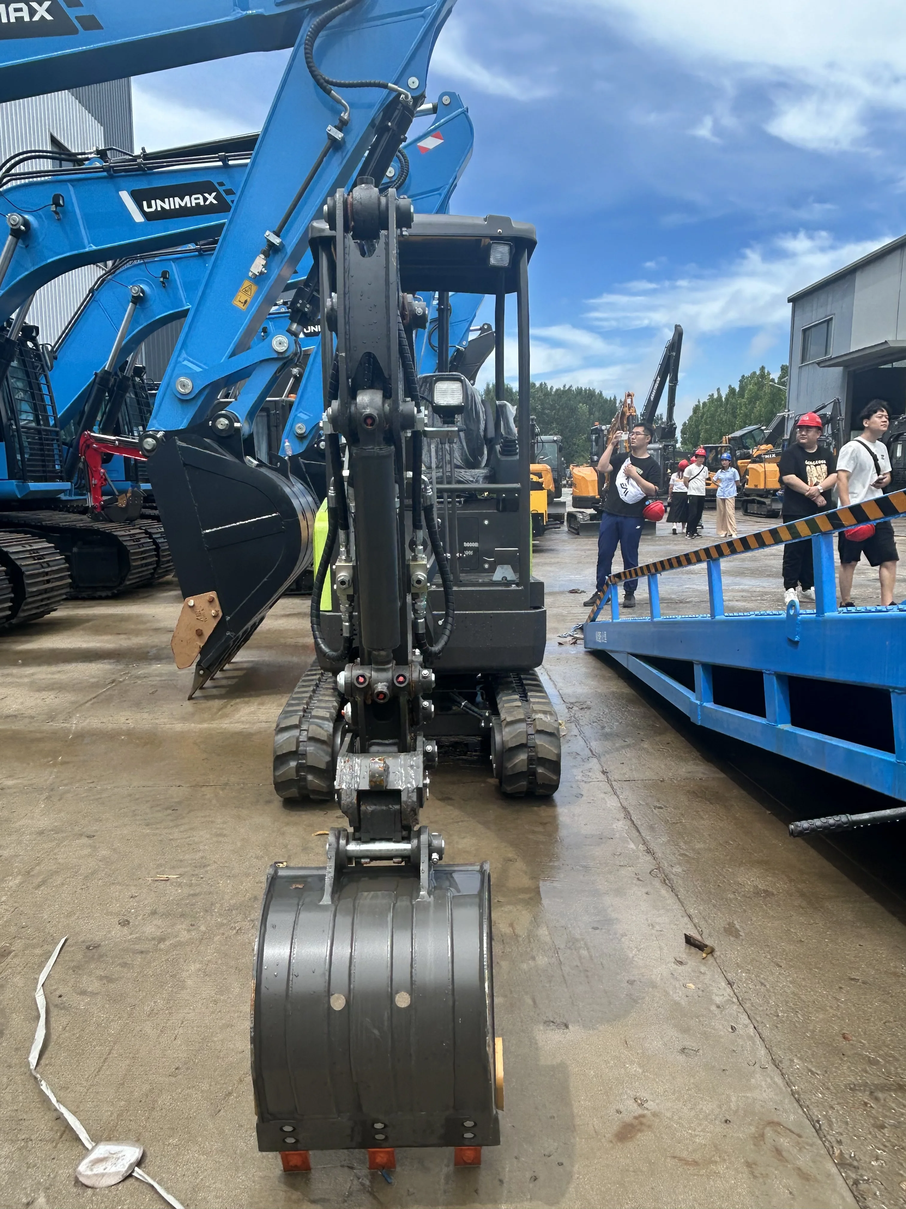 ODM/OEM  construction /farm/home use mini crawler excavator with close cabin EPA/CE certificate