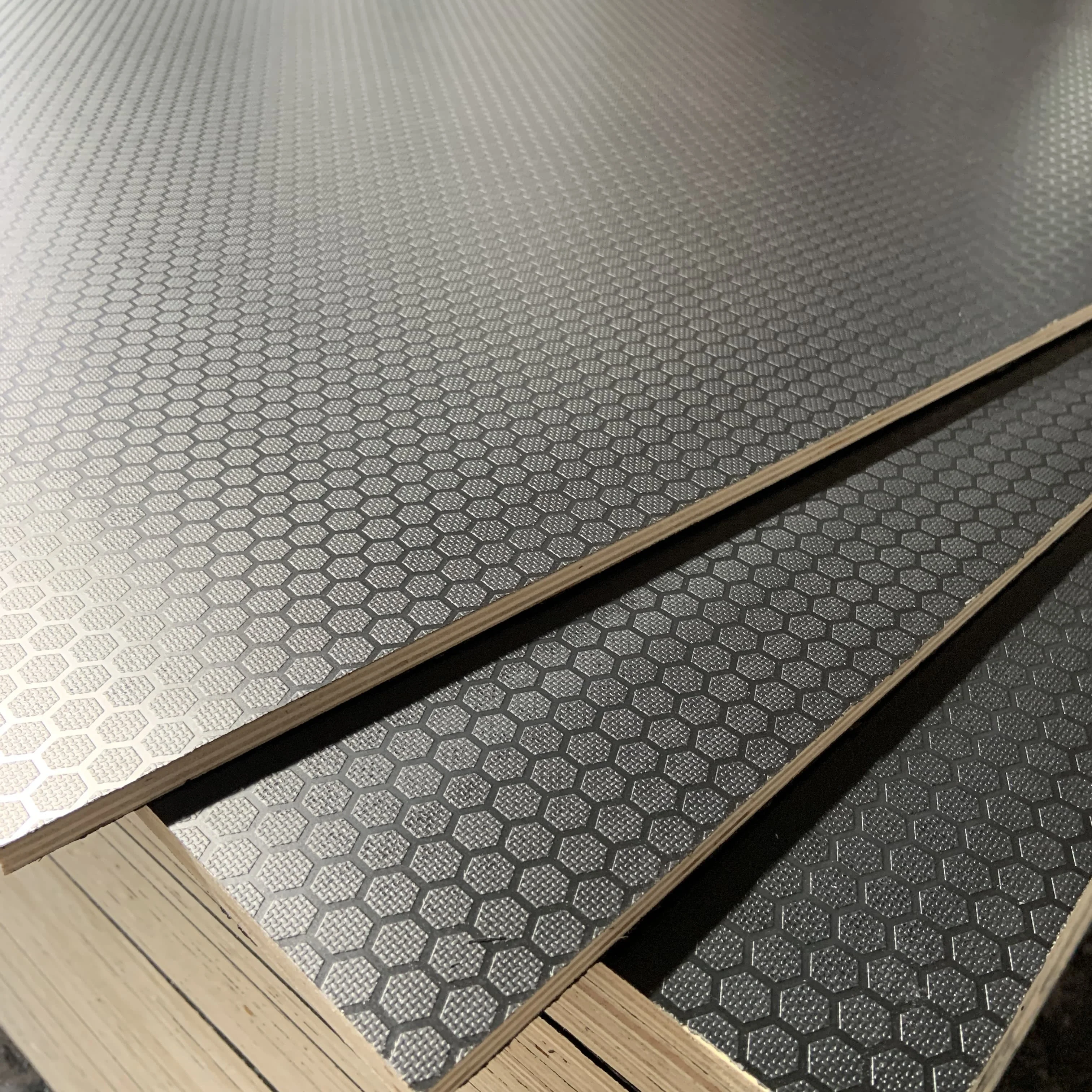 1220*2440*18mm poplar core shuttering wbp glue anti slip phenolic film faced plywood