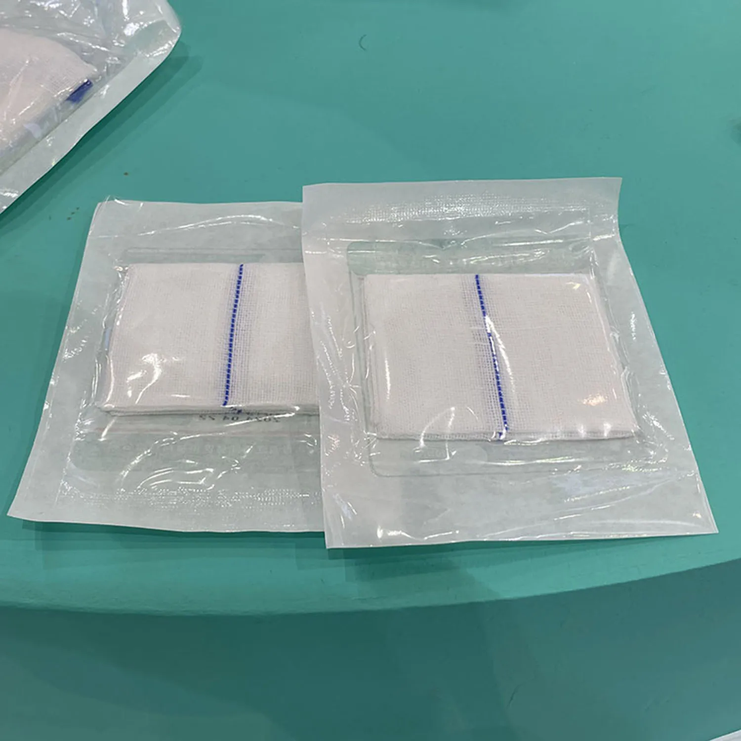 China Leading Manufacturer Supplying 100% Cotton Gauze Pad Sterile Gauze Swab Absorbent Gauze Compress Sponge