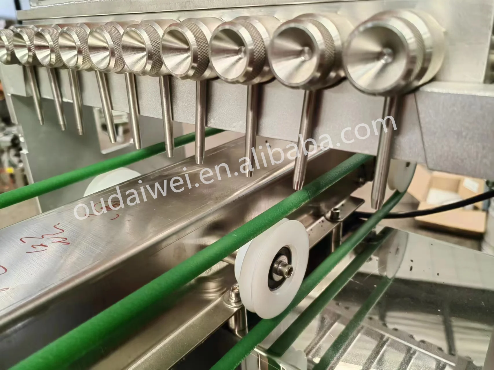 LOM Automatic Mini Gummy Bear Candy Making Machine Small Stuffed Chocolate bar Pectin Machine