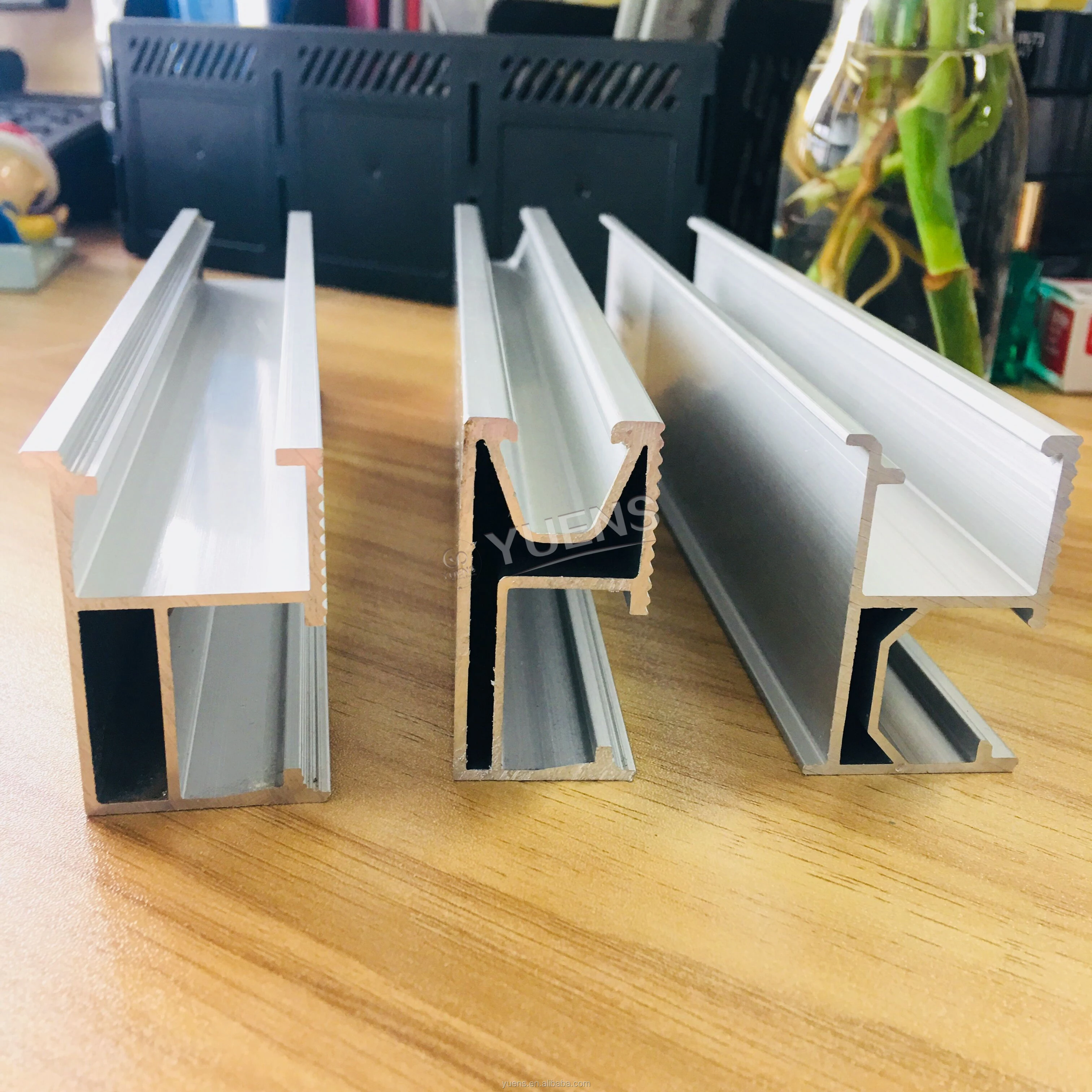 Yuens Hot Wholesale 304 Stainless Steel With Nut And Washers Hexagon Flat Head Bolts