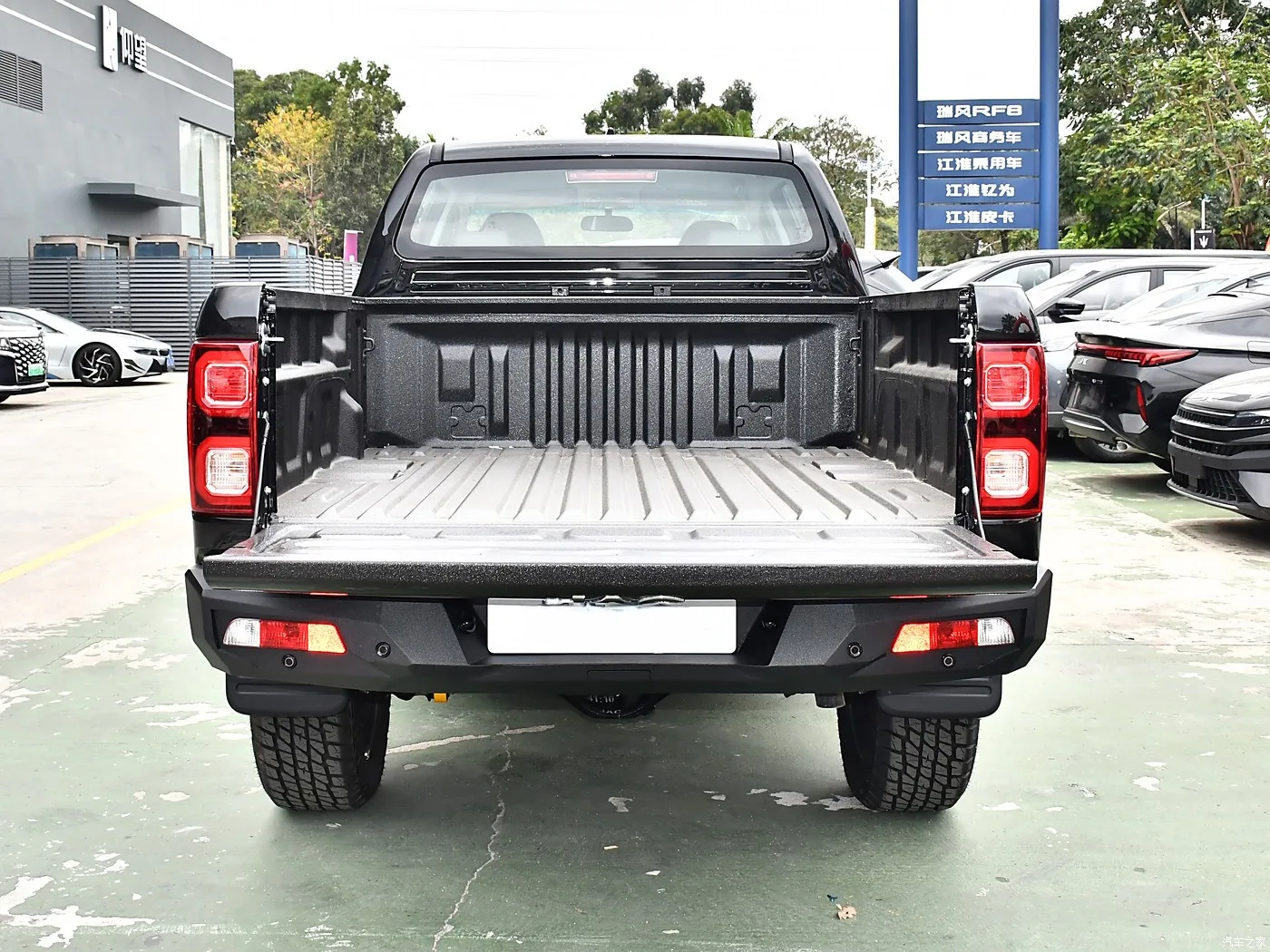 2024 JAC T8 Pro 2.0T diesel 8AT 4WD JAC T8 pro pickup truck 4x4 Chinese Pickup Trucks for sale