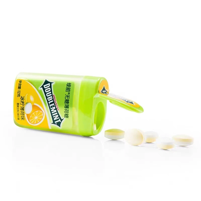 Жевательная резинка без сахара жевательная смородина 12 г китайская с клубничной Мятой