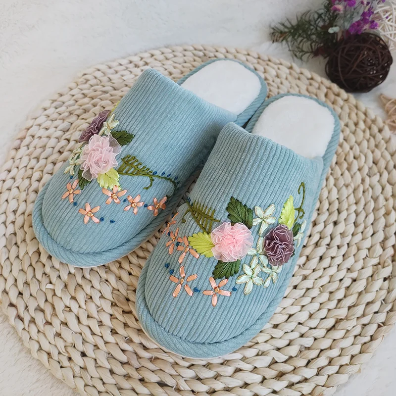 Wholesale luxury winter warm chinese traditional style flower embroidered slippers