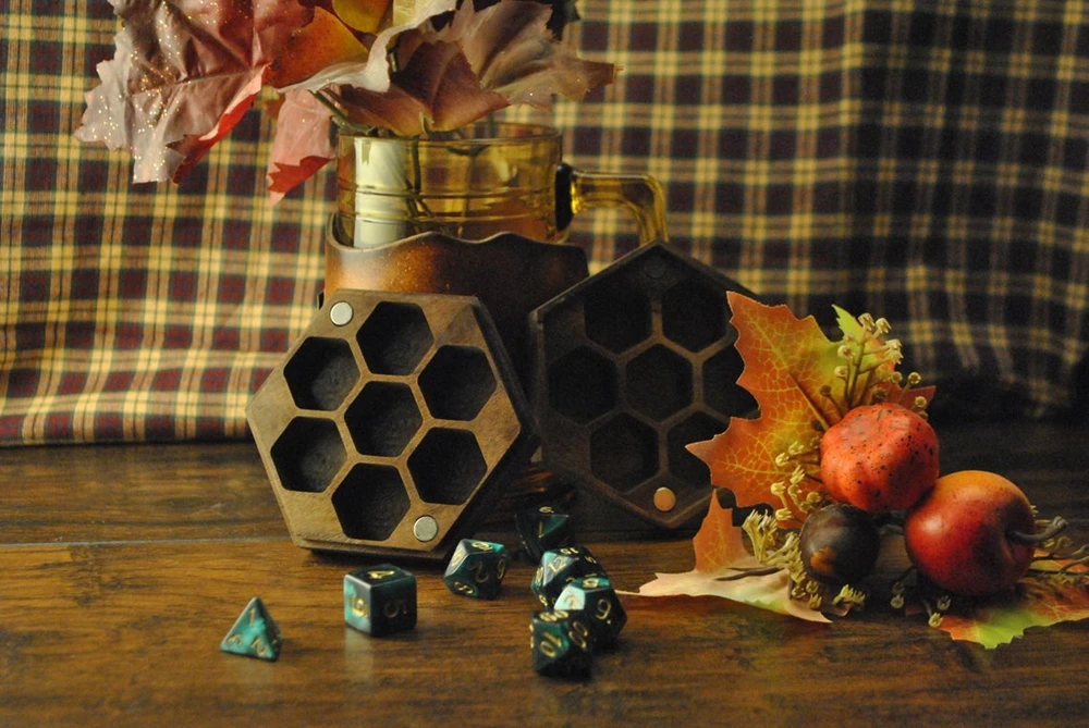 Laser Engraving Available Walnut Wood Honeycomb Hexagonal Hardwood Dice Box